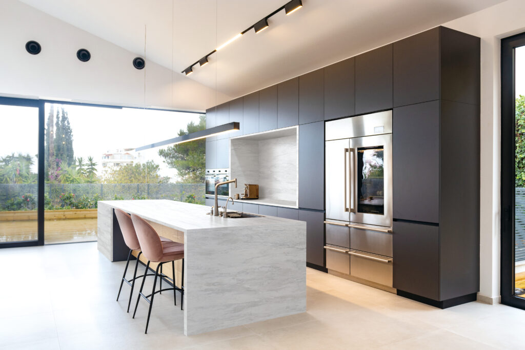 Modern,Dark,Grey,Kitchen,With,Island