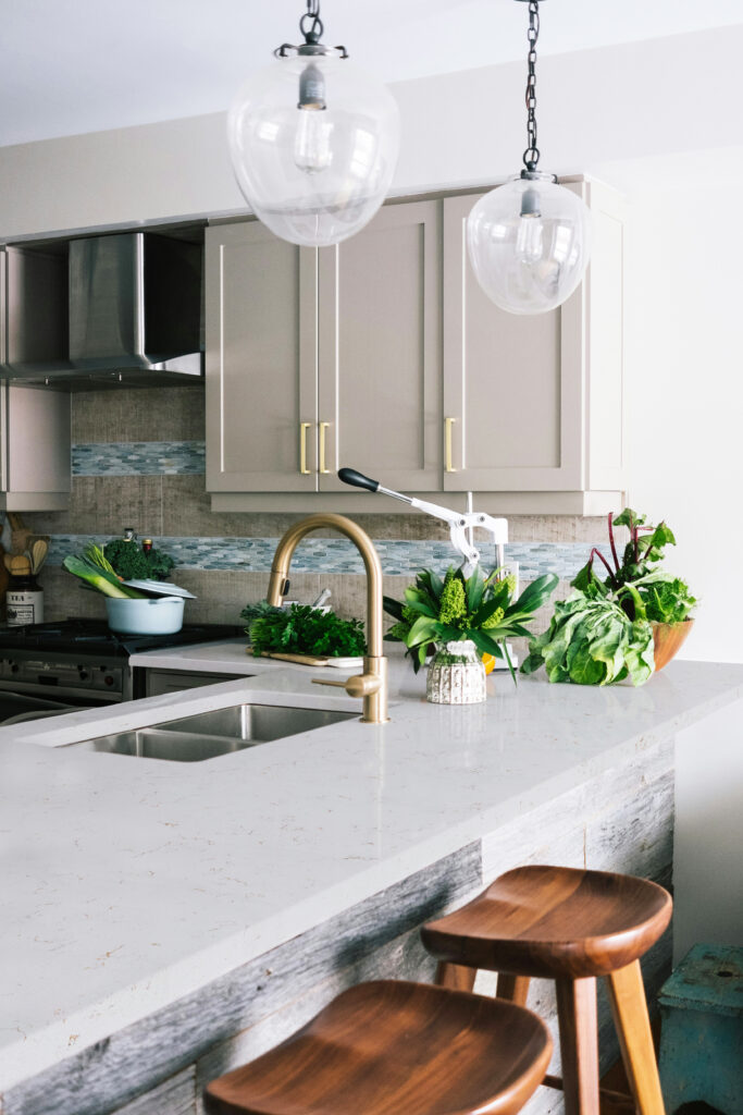 Hanstone - Whistler Gold Glamour 1